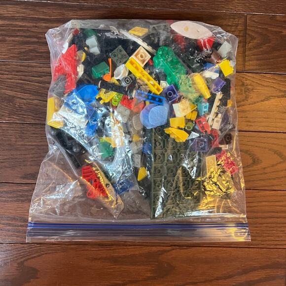 Gallon Size Bag of Miscellaneous LEGO Pieces - Picture 3 of 9
